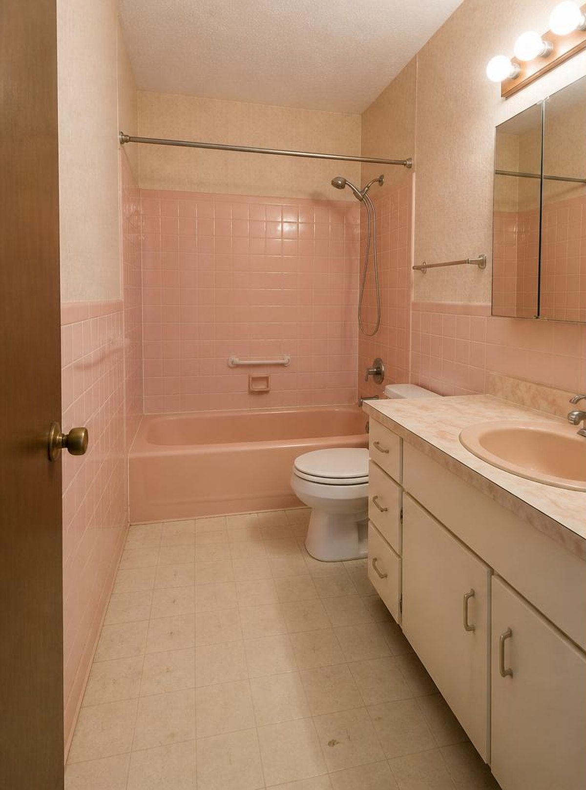 Hall bathroom remodel before work started